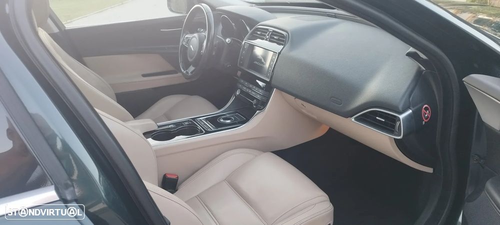 Jaguar XE 2.0 D Portfolio AWD Aut. - 13