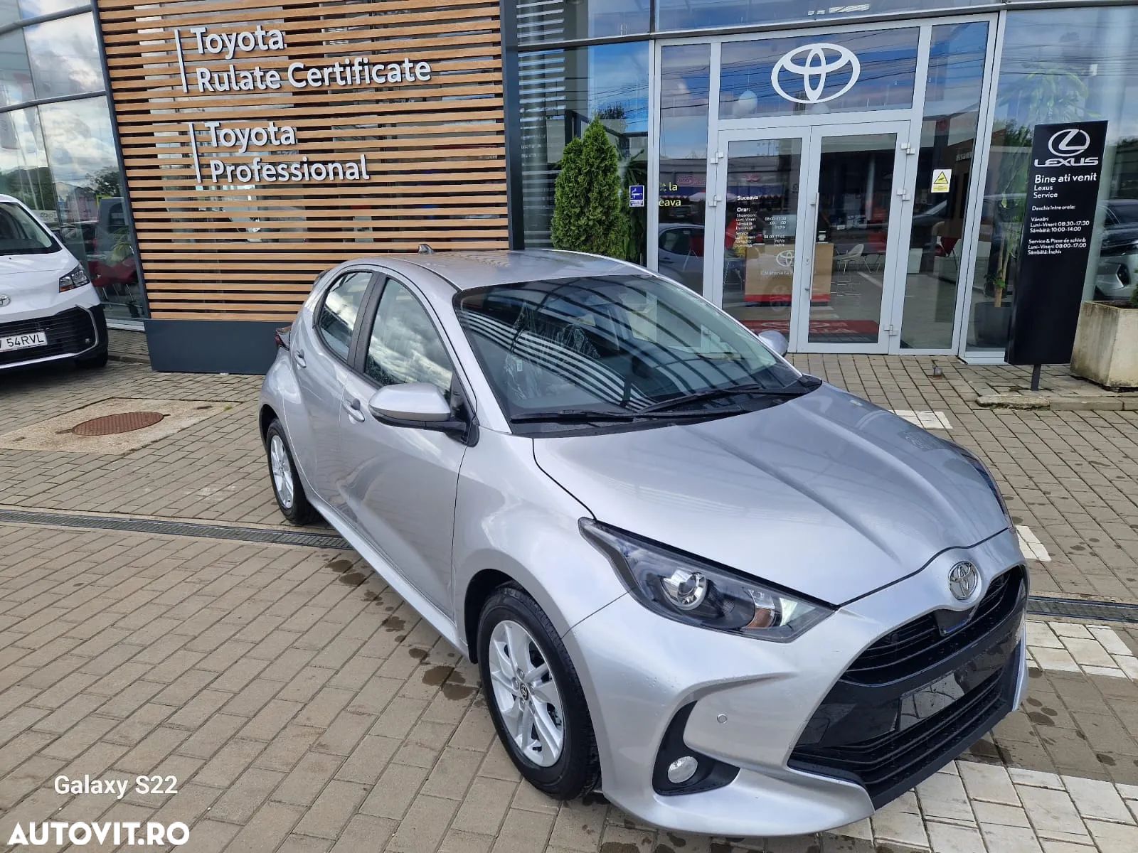 Toyota Yaris 1.5 VVT-i HSD Active - 1