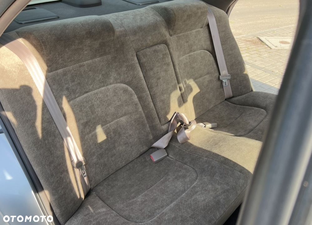 Nissan Laurel - 16