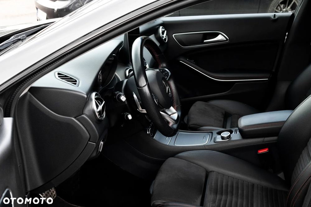 Mercedes-Benz CLA 200 d 7G-DCT AMG Line - 17