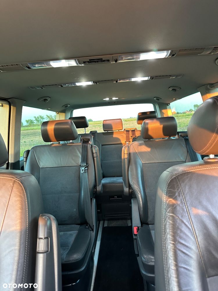 Volkswagen Multivan - 11