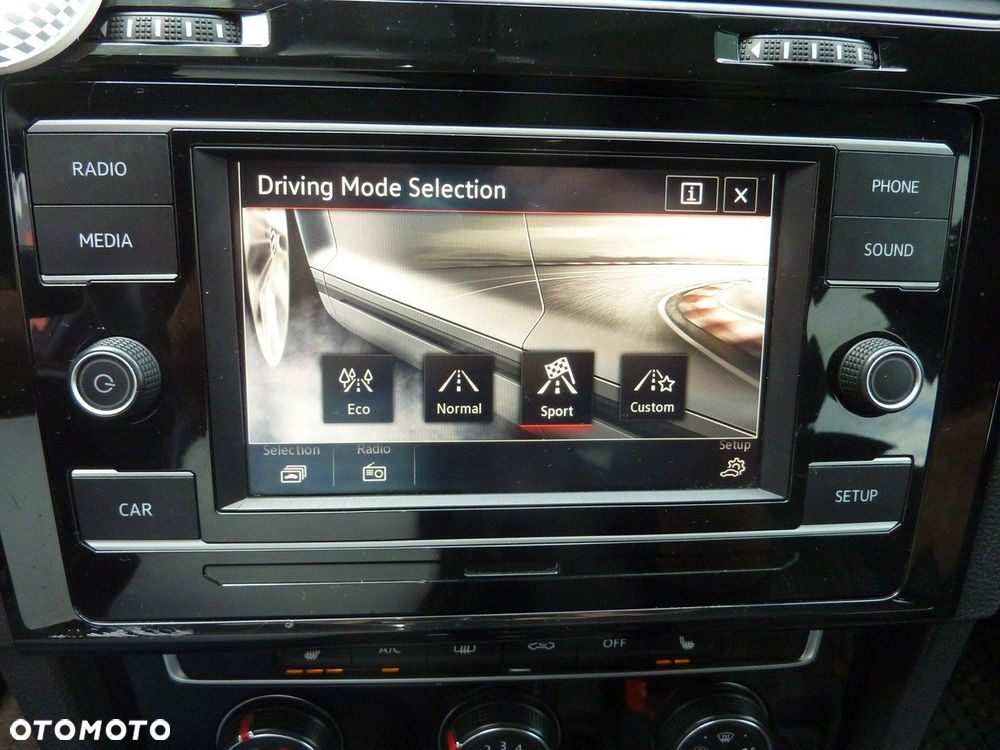 Volkswagen Golf - 28