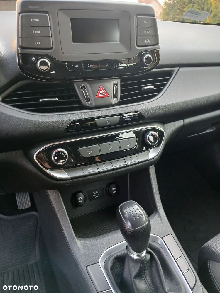 Hyundai i30 1.6 D Comfort - 12