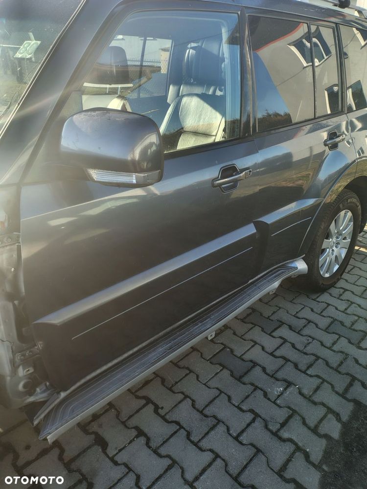 MITSUBISHI PAJERO IV 5D DRZWI LEWE PRZÓD PRZEDNIE GOŁE - 1