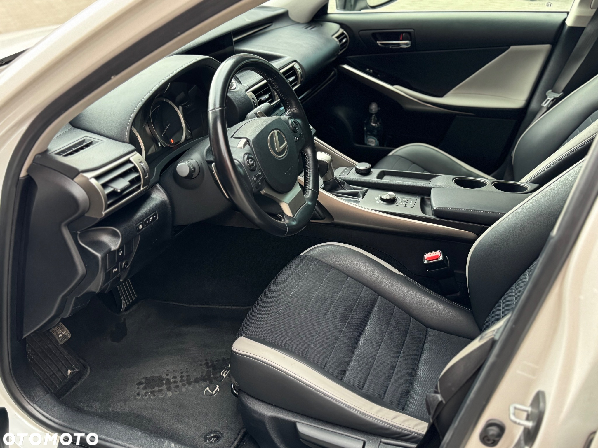 Lexus IS 200t / 300 Elegance - 18