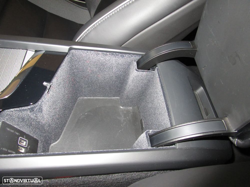 Volvo V60 2.0 D4 R-Design Geartronic - 32