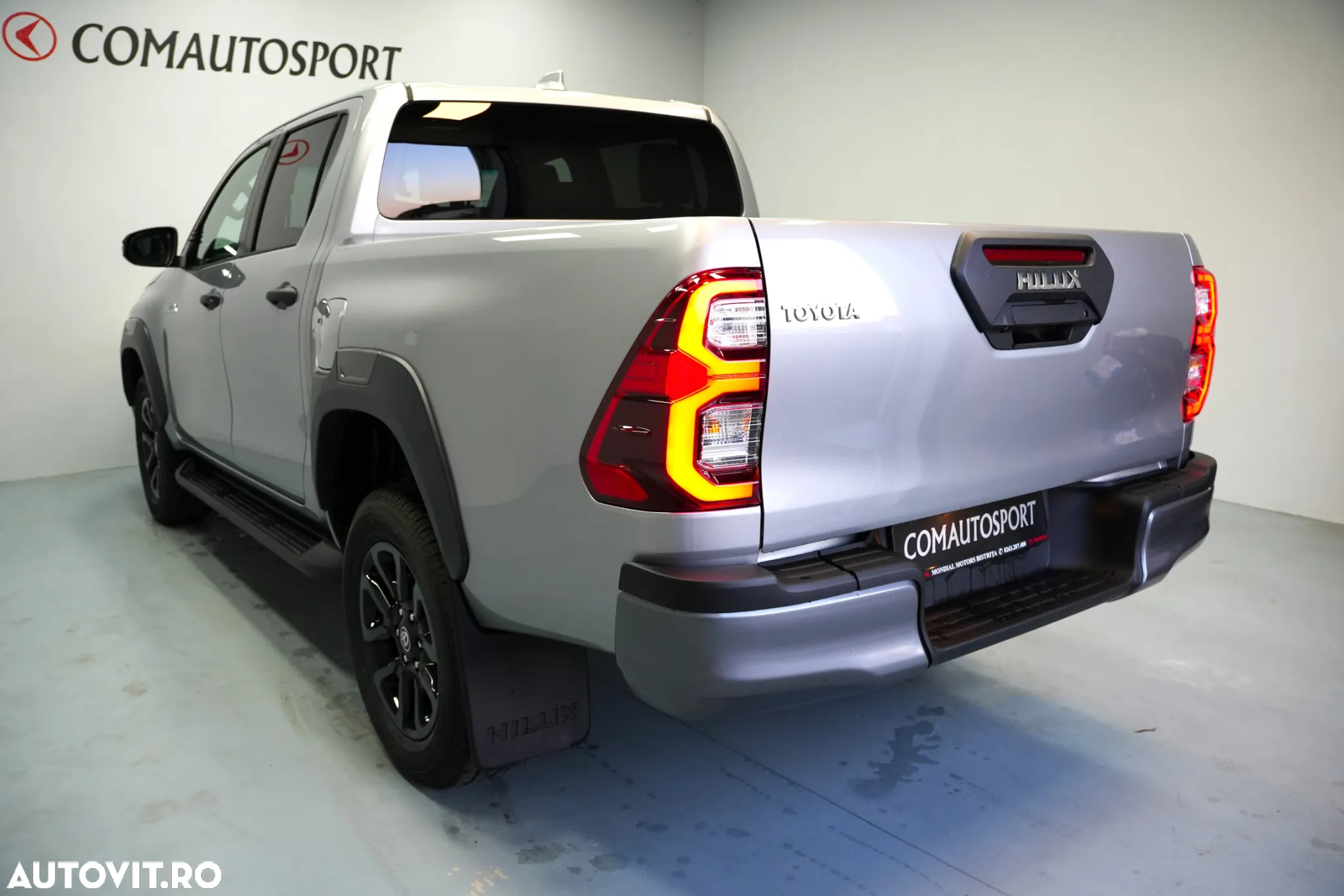 Toyota Hilux 2.8D 204CP 4x4 Double Cab AT MHEV Invincible - 4
