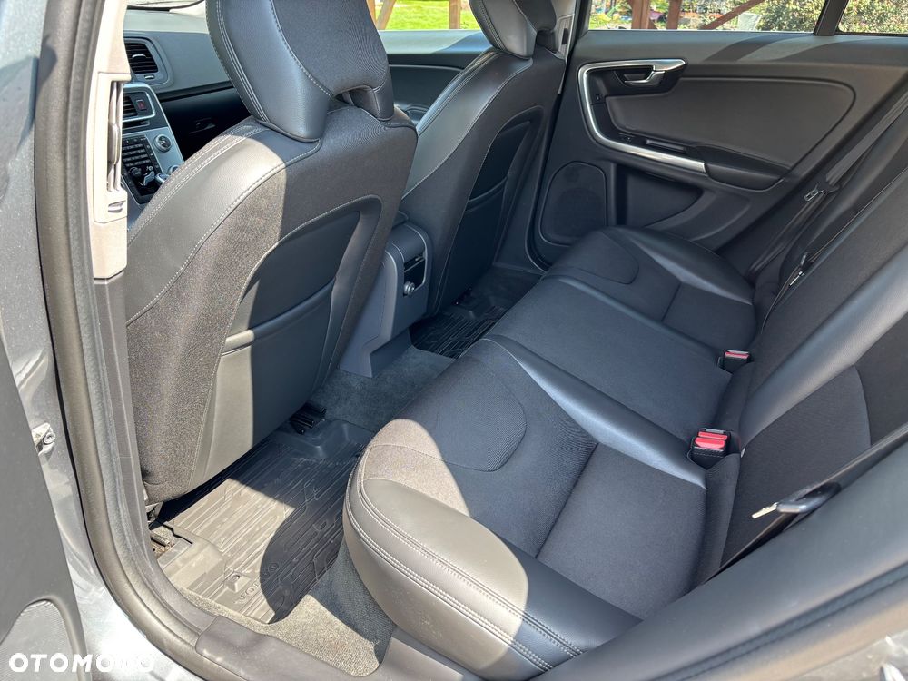 Volvo V60 D4 Drive-E Momentum - 12