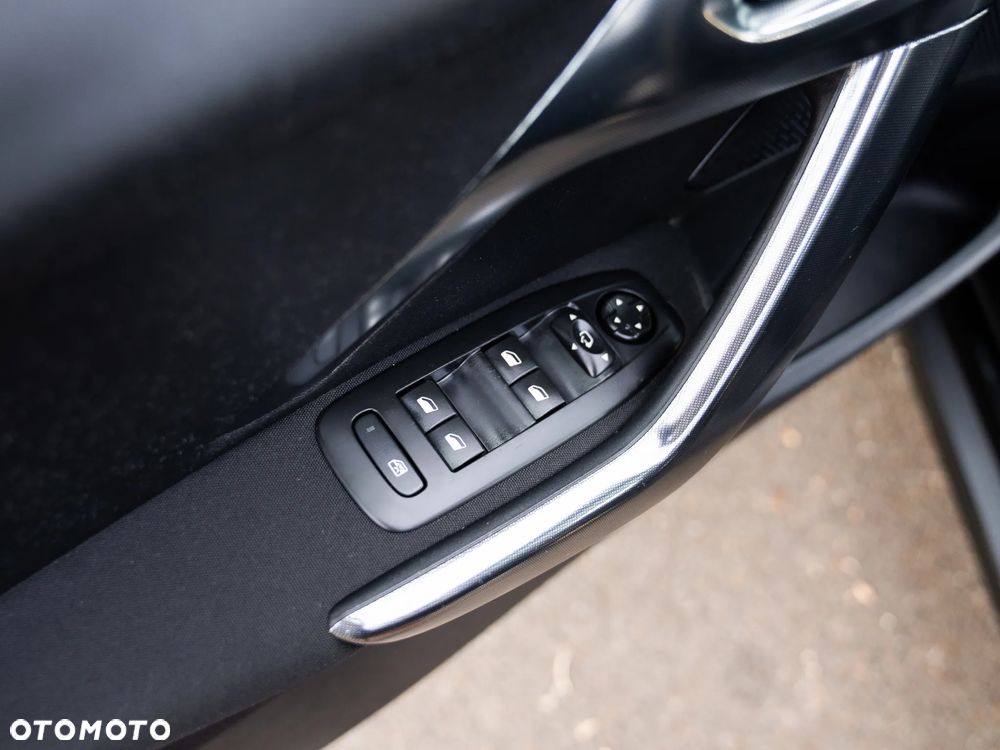 Peugeot 2008 1.2 Pure Tech Allure S&S - 40