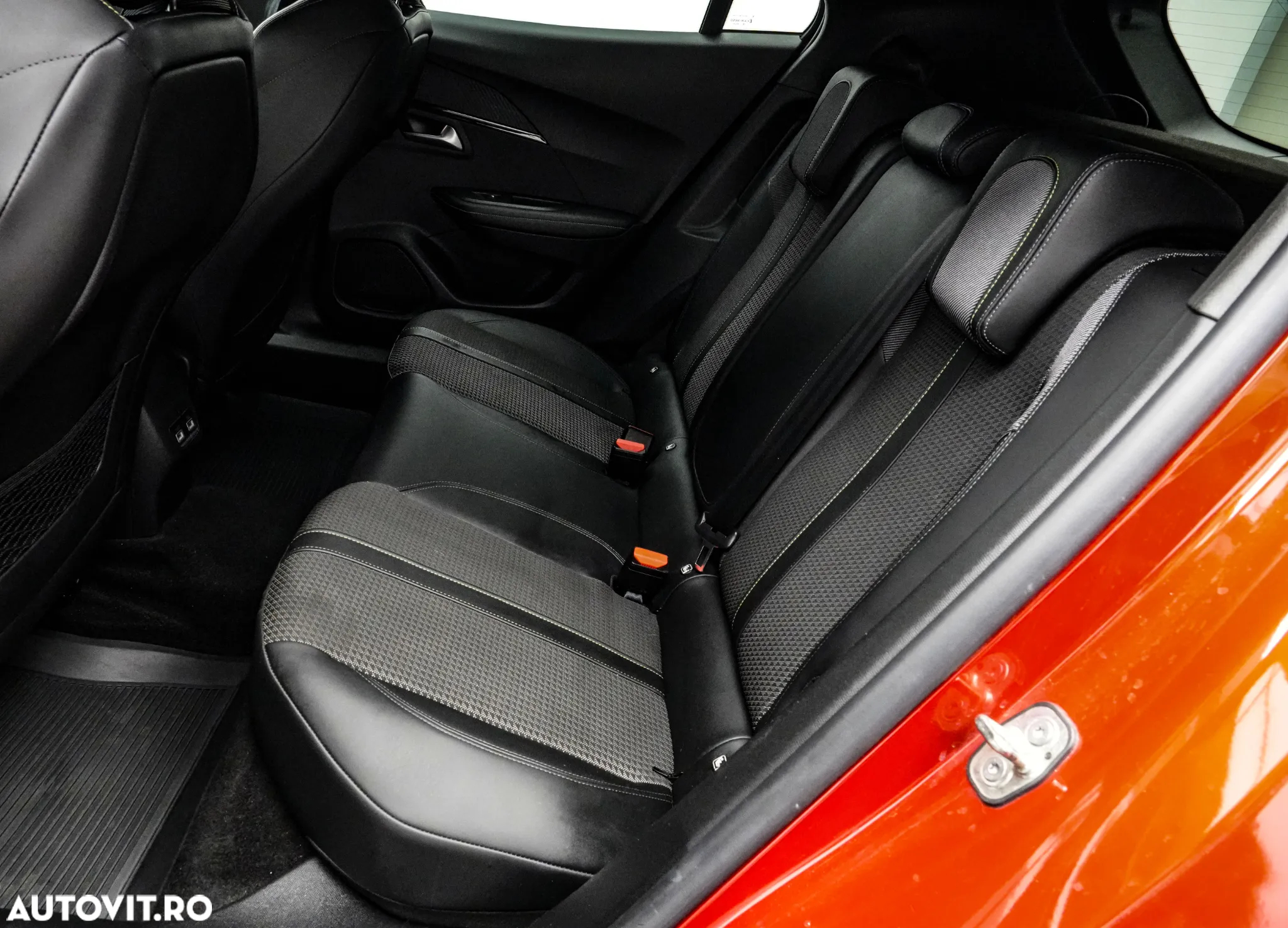Peugeot 2008 e-2008 54 kWh GT - 12