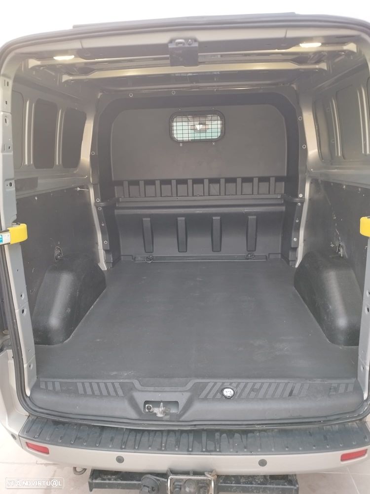 Ford Transit Custom  2.2 Tdci 125 Cv L2H1 Cabine  Dupla 5 Lugares - 26