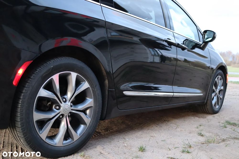 Chrysler Pacifica - 14