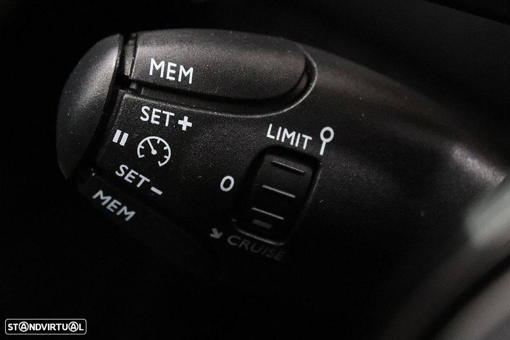 Peugeot 2008 1.2 PureTech Allure EAT8 - 18
