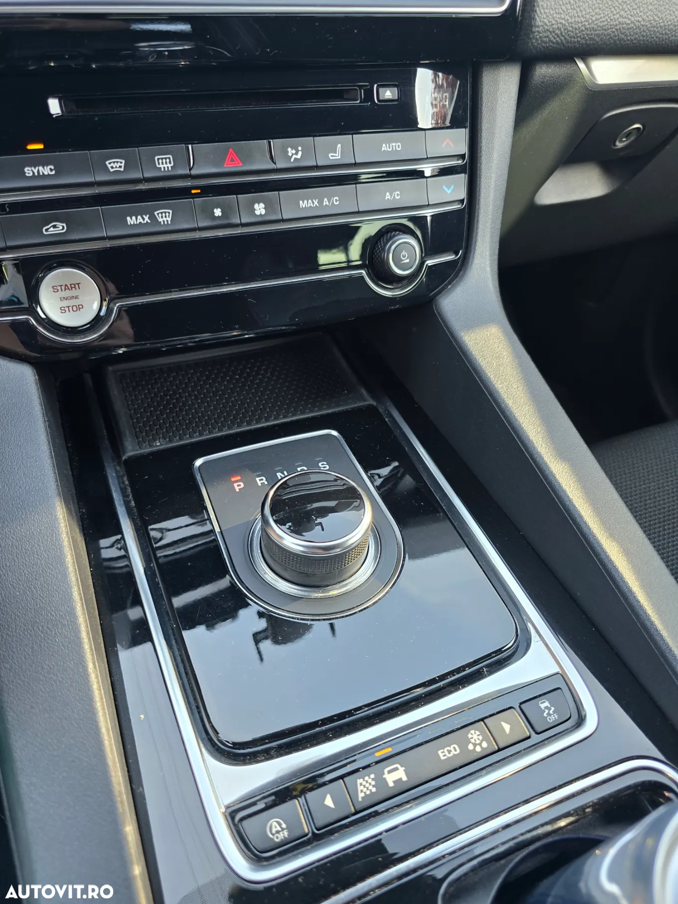 Jaguar F-Pace 25d AWD Aut. R-Sport - 12