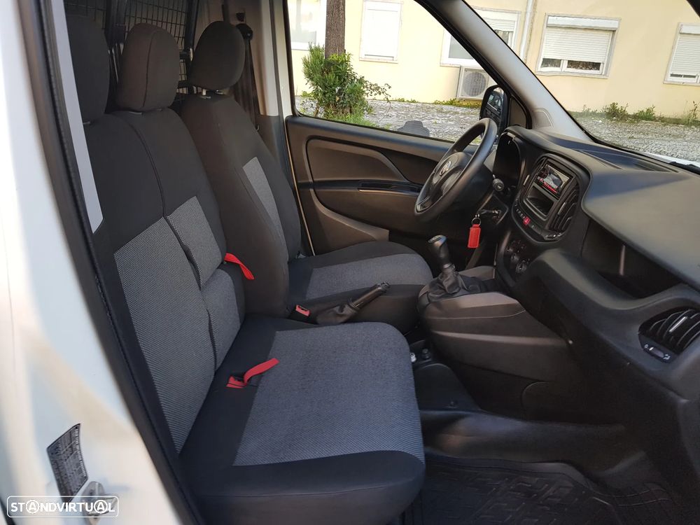 Fiat Doblo 3 Lugares - 37