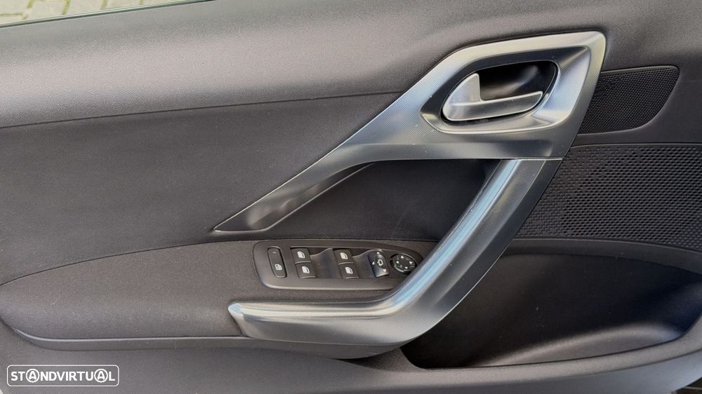 Peugeot 2008 1.2 PureTech Allure - 20