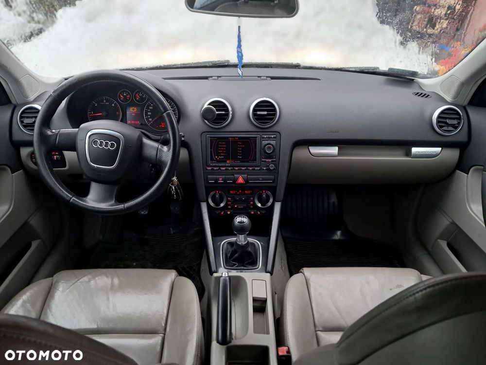 Audi A3 Sportback 2.0 TDI DPF Quattro Ambiente - 8