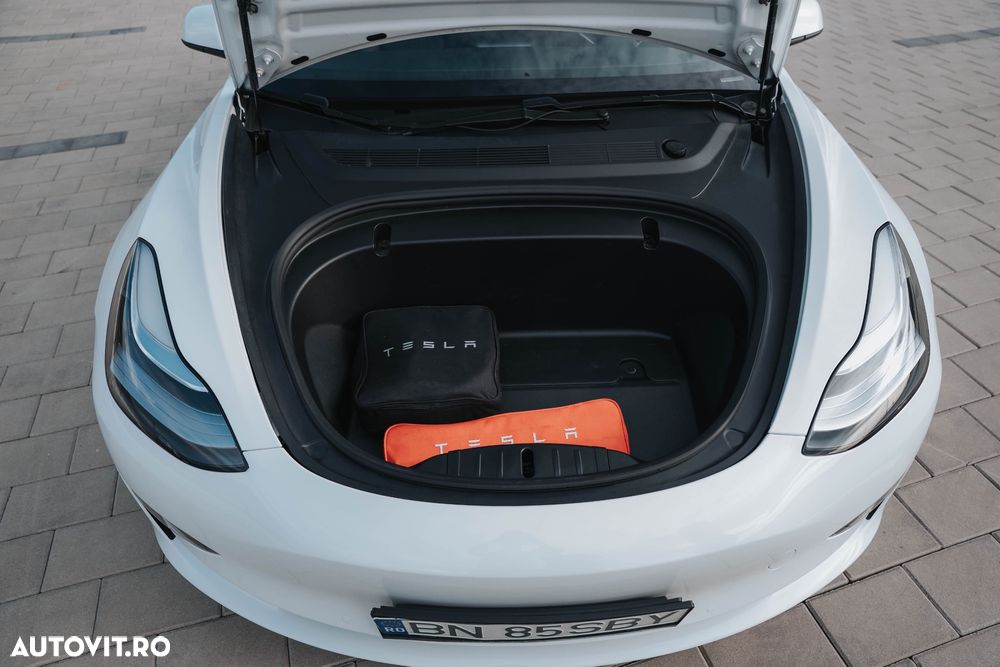 Tesla Model 3 - 24