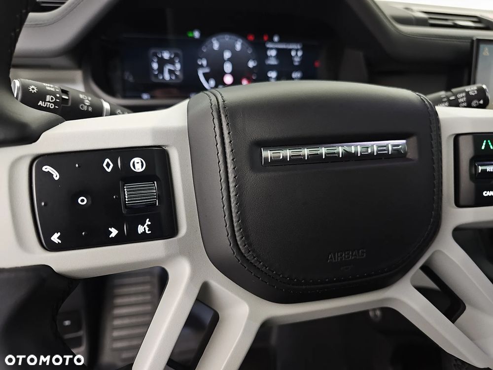 Land Rover Defender 3.0 D300 mHEV X-Dynamic HSE - 13