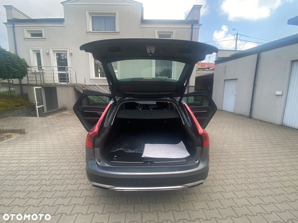 Volvo V90 Cross Country D5 AWD Pro - 23