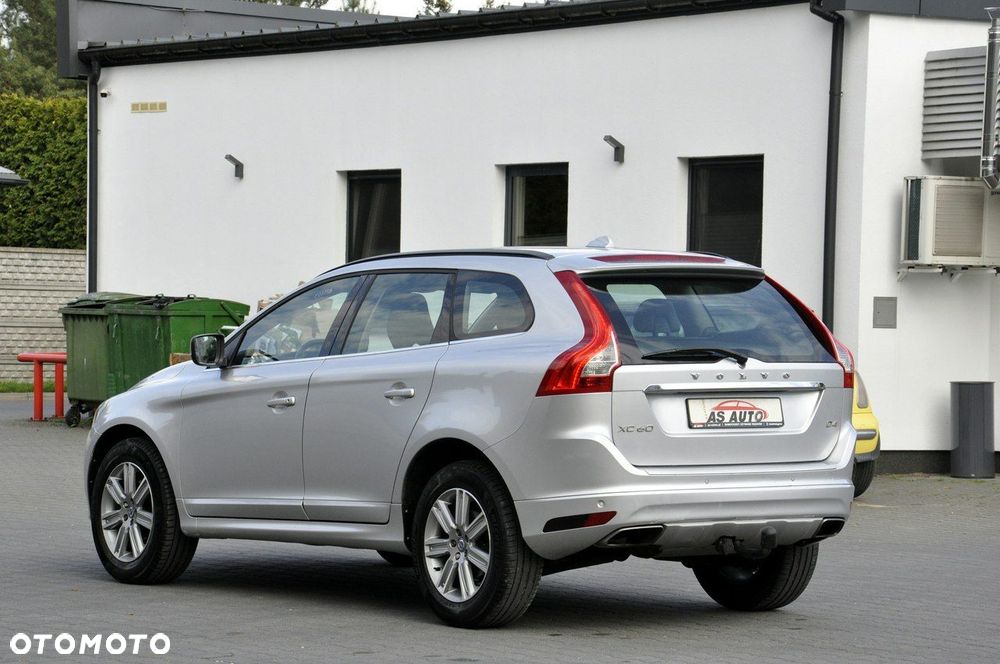 Volvo XC 60 D4 Momentum - 35