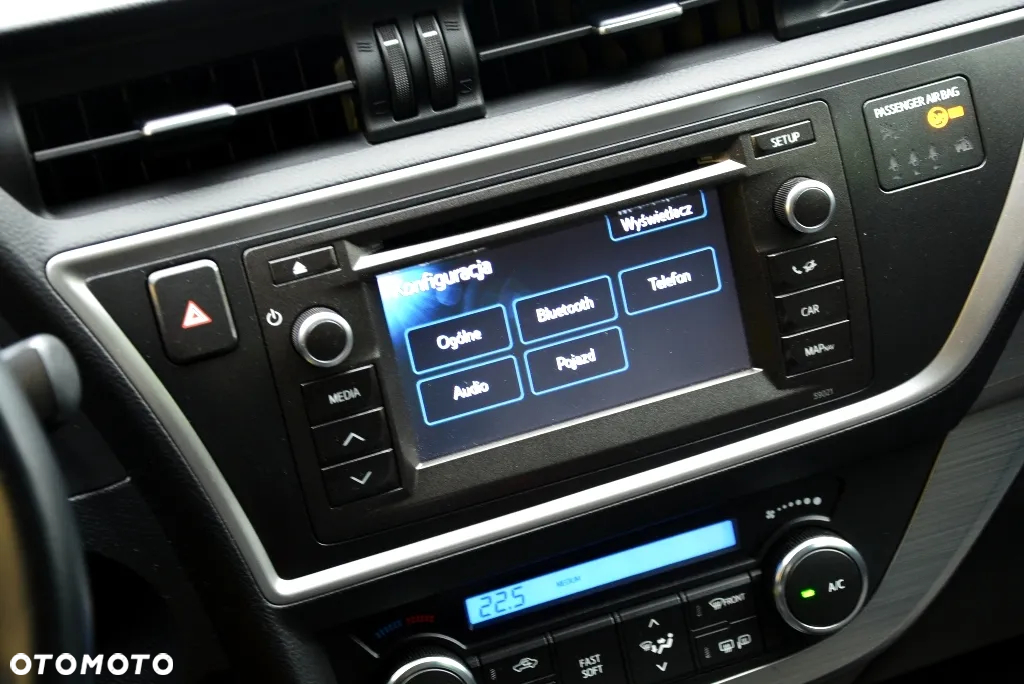 Toyota Auris 1.6 Premium Comfort - 22