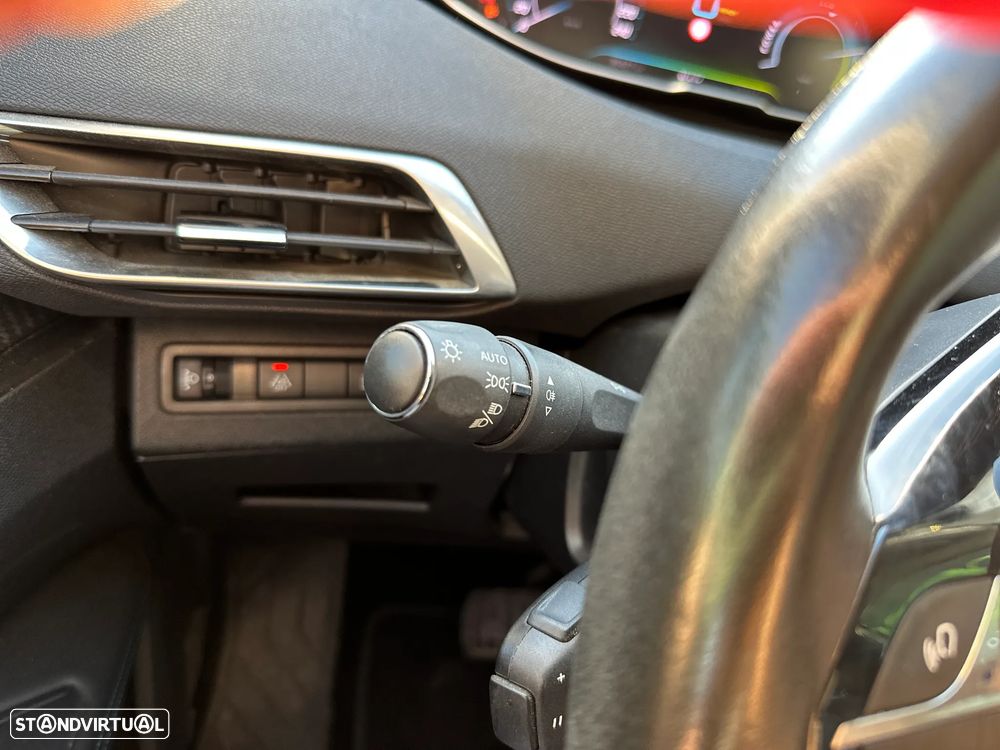 Peugeot 3008 1.6 Hybrid Allure e-EAT8 - 25