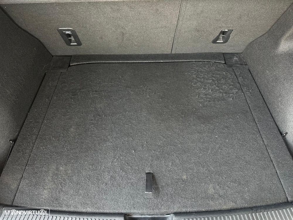 MG MG4 64 kWh Luxury - 27