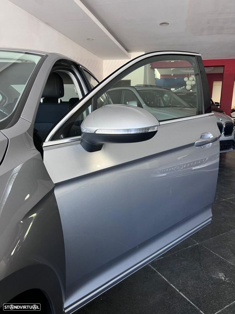 VW Passat 1.6 TDI Highline DSG - 16