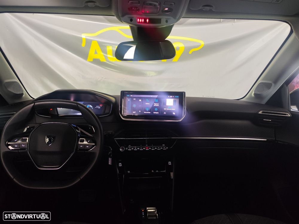 Peugeot 208 - 8