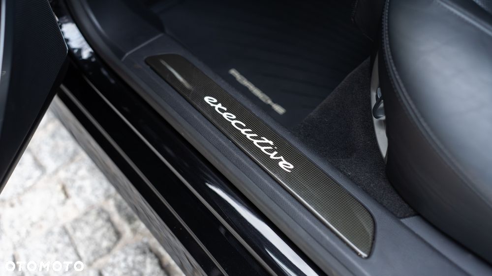 Porsche Panamera Turbo Executive - 29