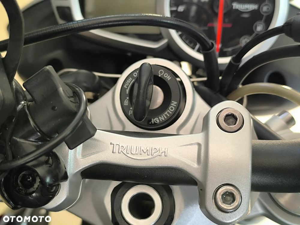Triumph Street Triple - 23