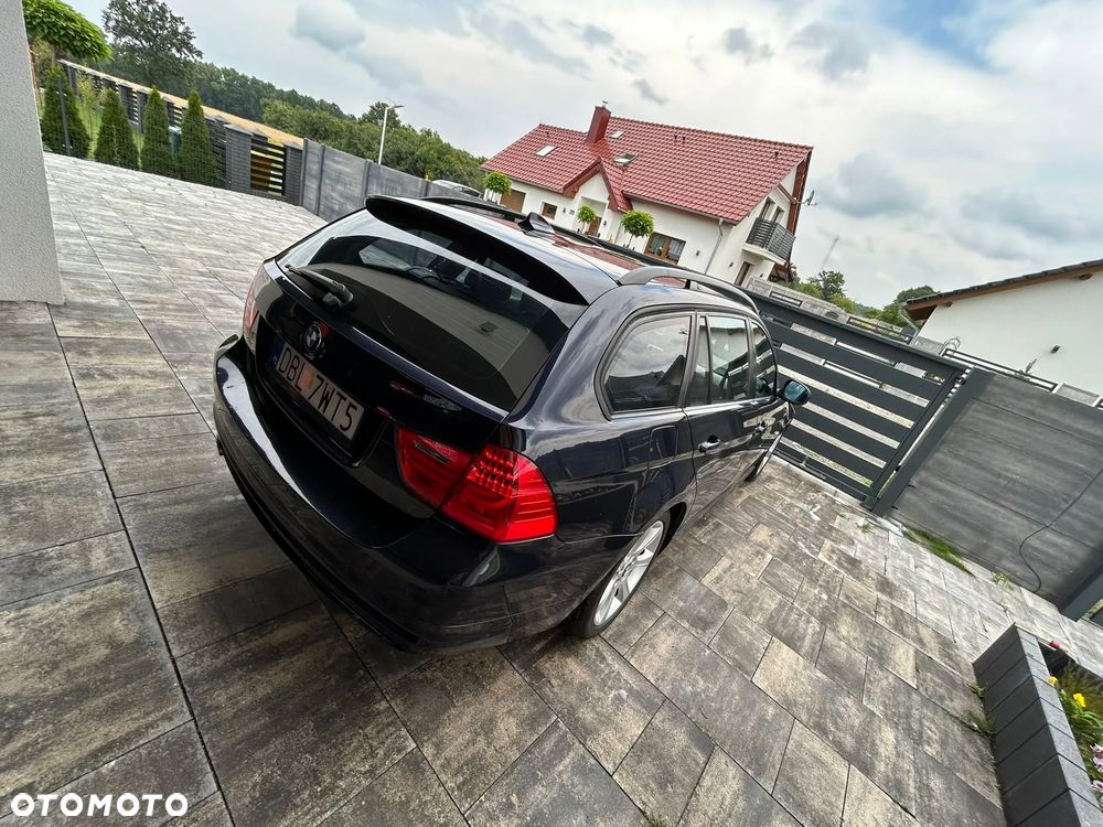 BMW Seria 3 320d DPF Touring - 15