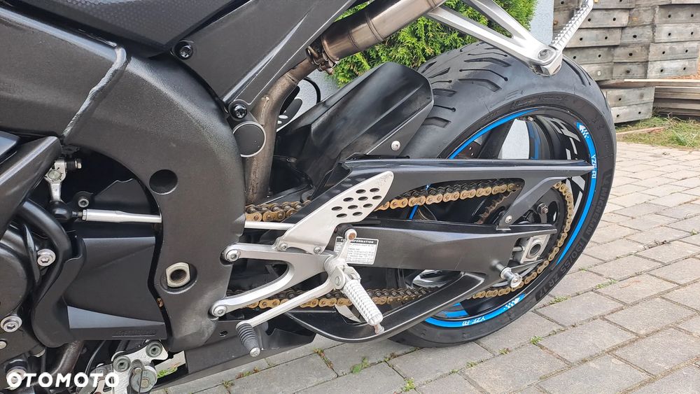 Yamaha R1 - 38