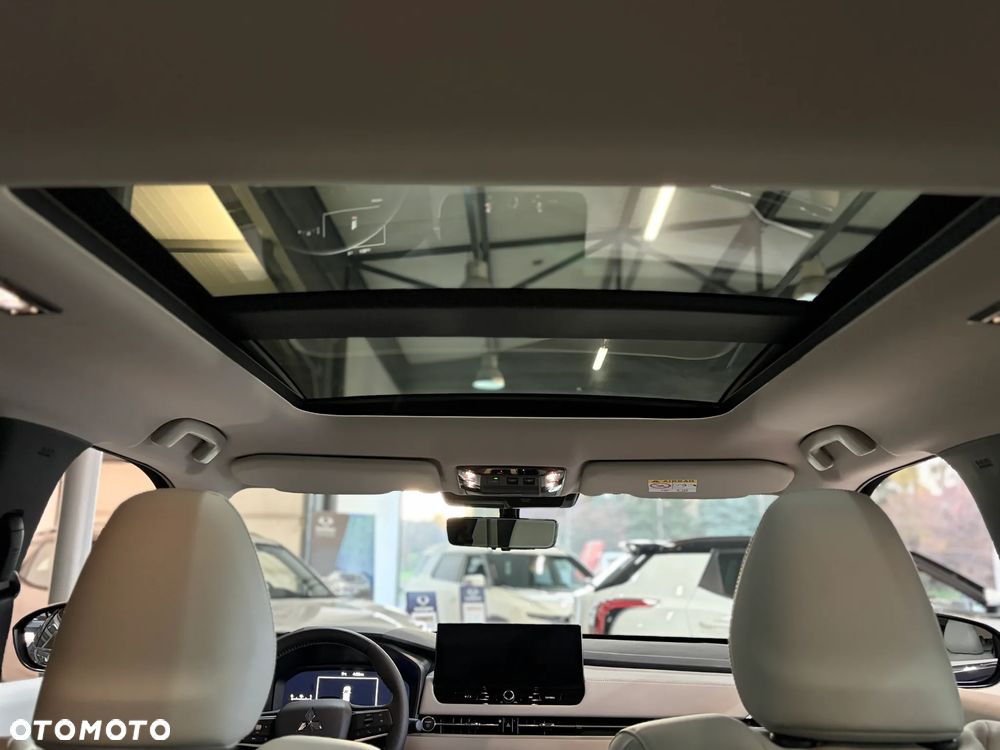 Mitsubishi Outlander Instyle - 32