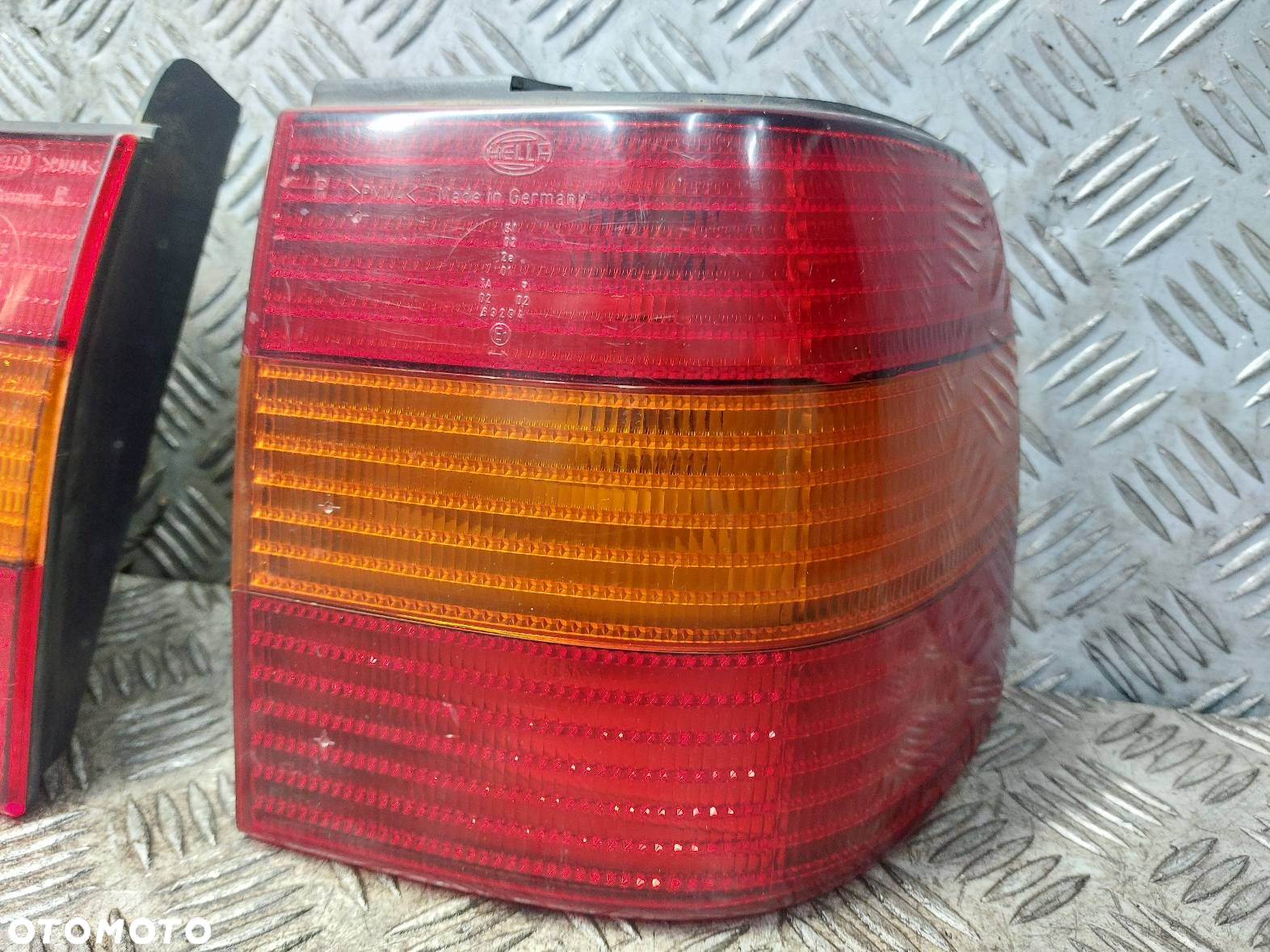 LAMPA LEWY TYŁ + PRAWY TYŁ VOLKSWAGEN PASSAT B4 SEDAN - 8