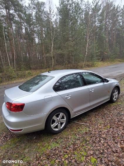 Volkswagen Jetta 1.2 TSI Comfortline - 2