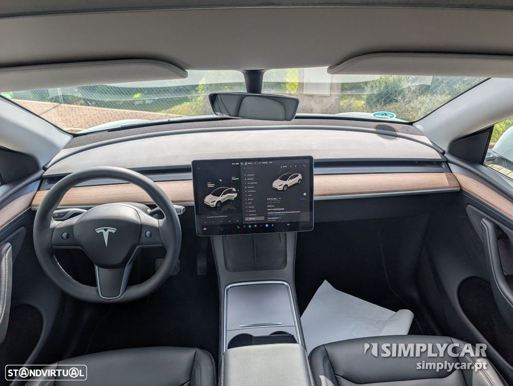 Tesla Model Y - 11