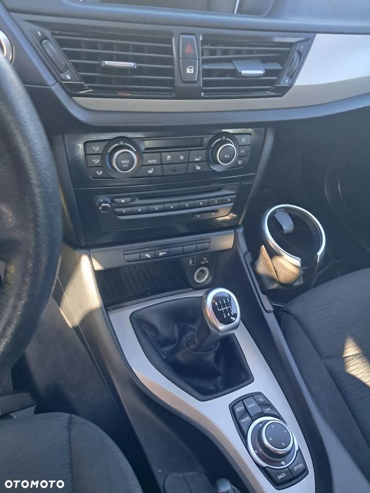 BMW X1 sDrive18i - 11