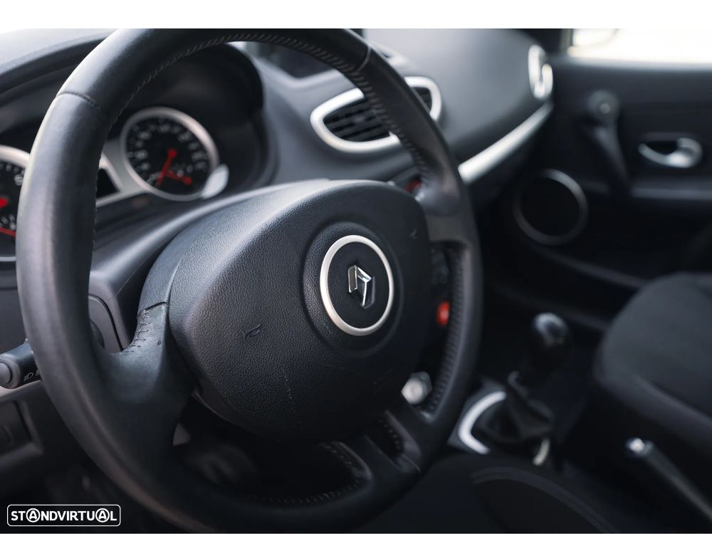 Renault Clio 1.2 16V Dynamique - 26