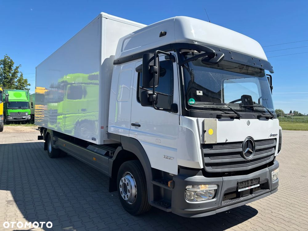 Mercedes-Benz ATEGO 1227 kontener z windą ,  kabina sypialna , webasto, klimatyzacja, niski przebieg , bezwypadkowy. (nie 1224, 1230) - 13