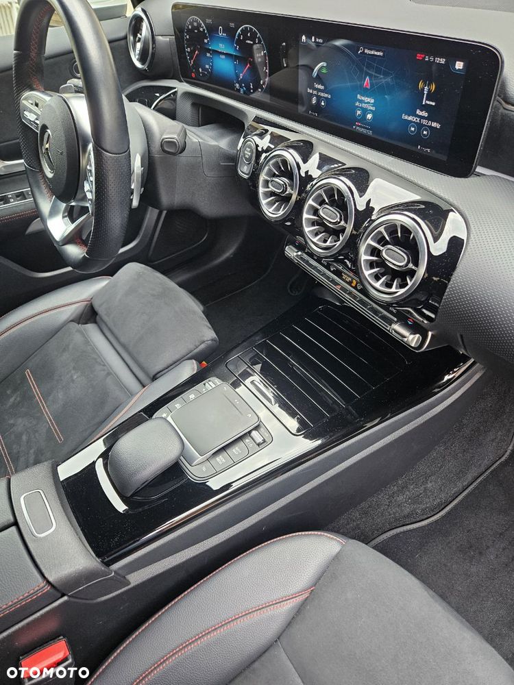 Mercedes-Benz Klasa A 180 AMG Line 7G-DCT - 22
