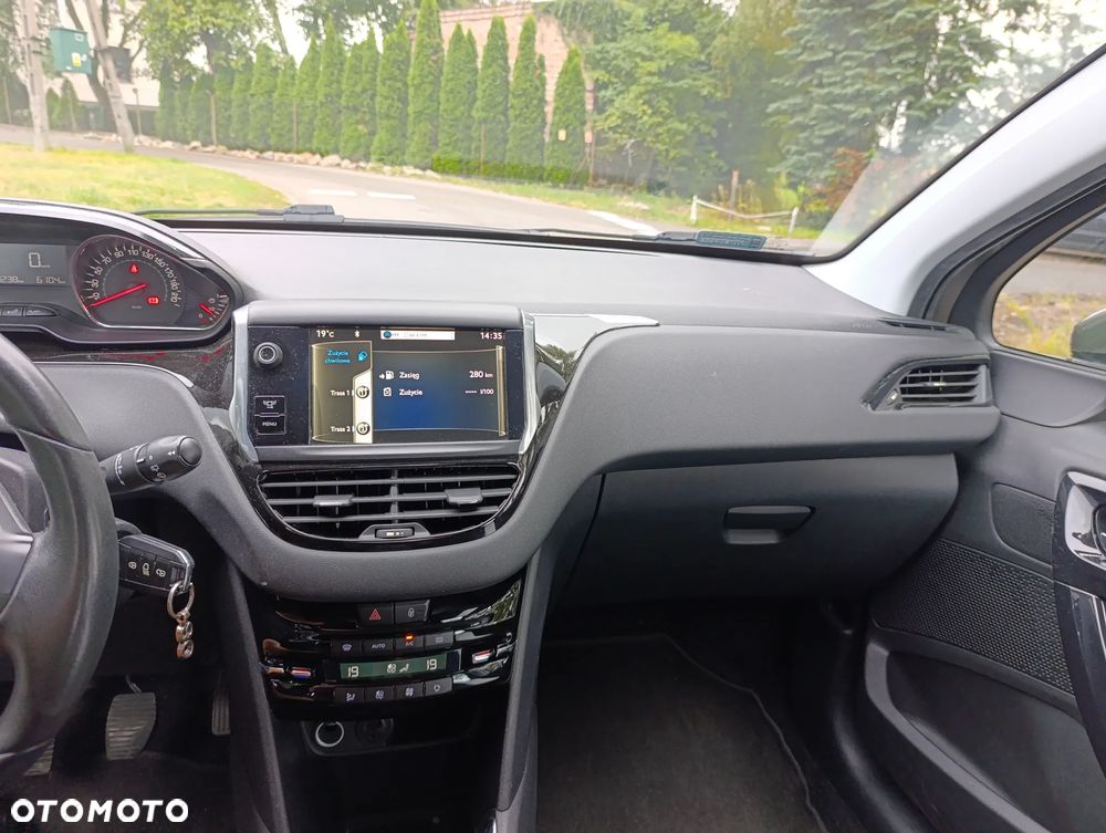 Peugeot 208 1.2 VTi Allure - 19