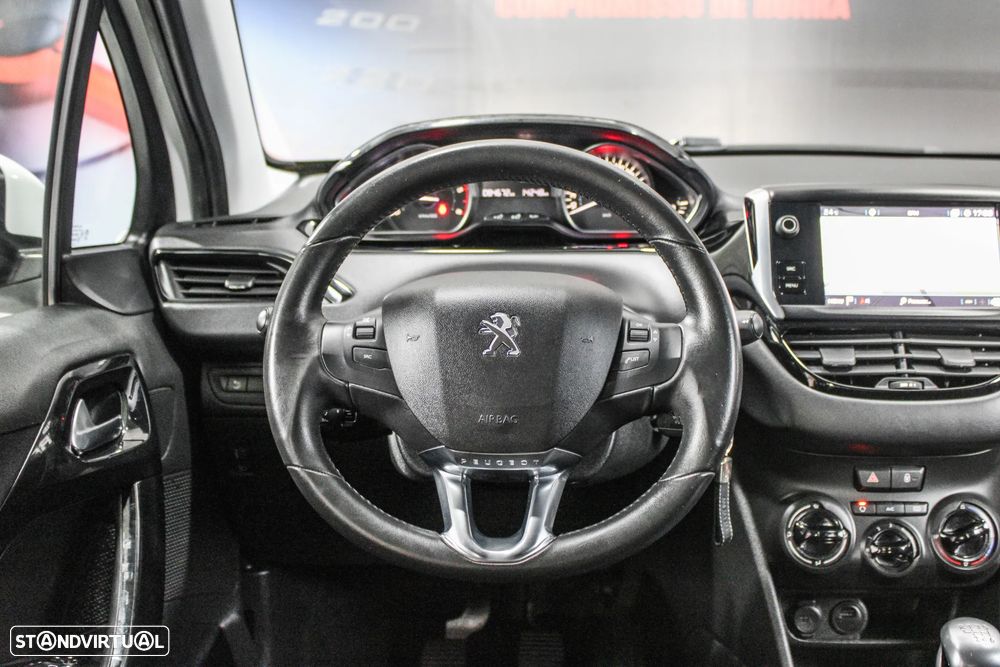 Peugeot 208 2019 photo 4