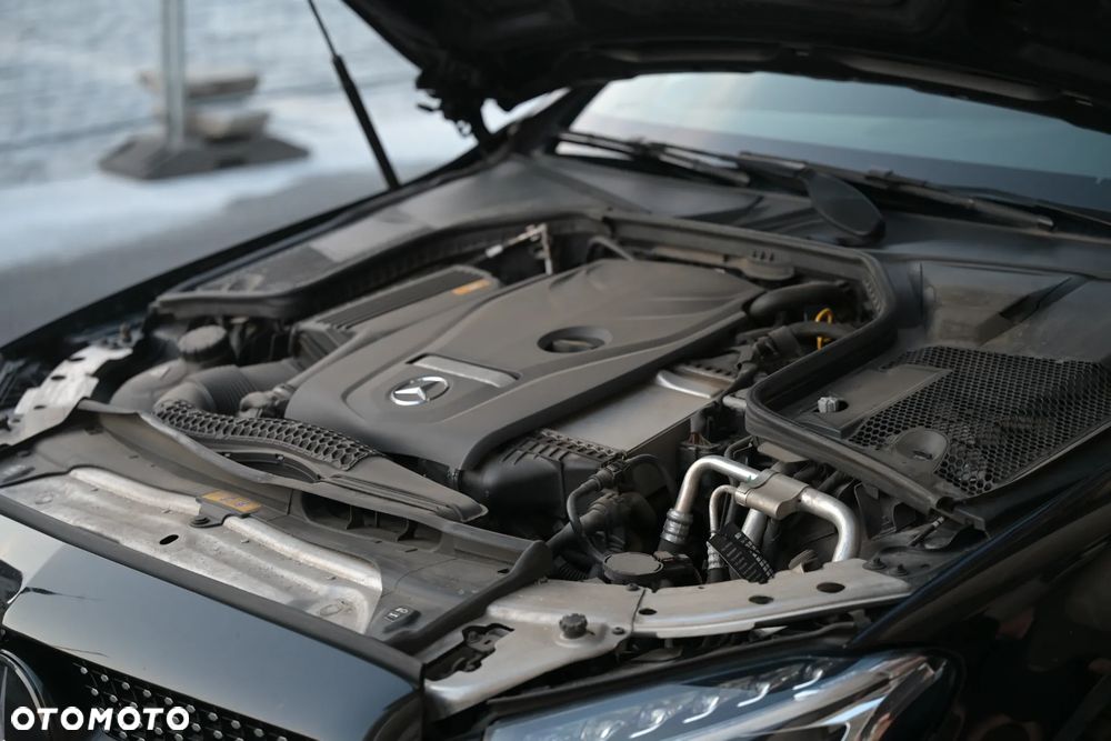 Mercedes-Benz Klasa C 200 4-Matic 9G-Tronic - 28