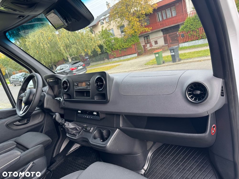 Mercedes-Benz Sprinter 319 - 8