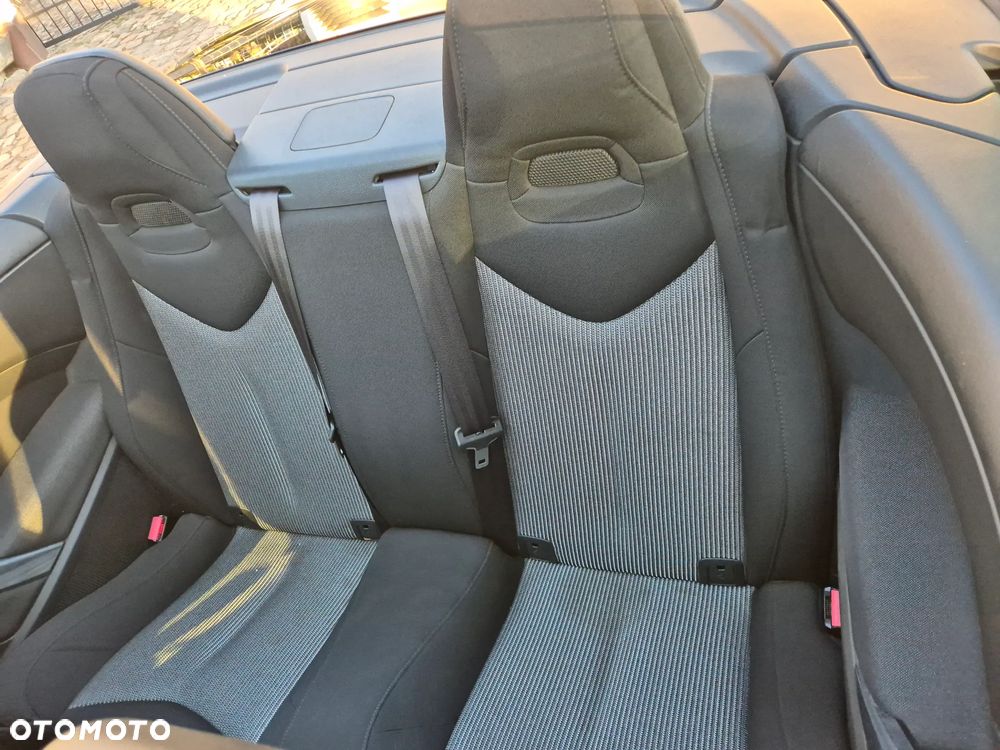 Peugeot 308 CC HDi FAP 163 Roland Garros - 12