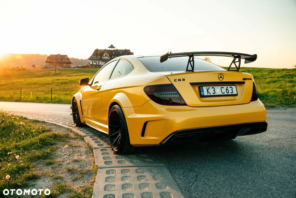Mercedes-Benz Klasa C 63 AMG - 17