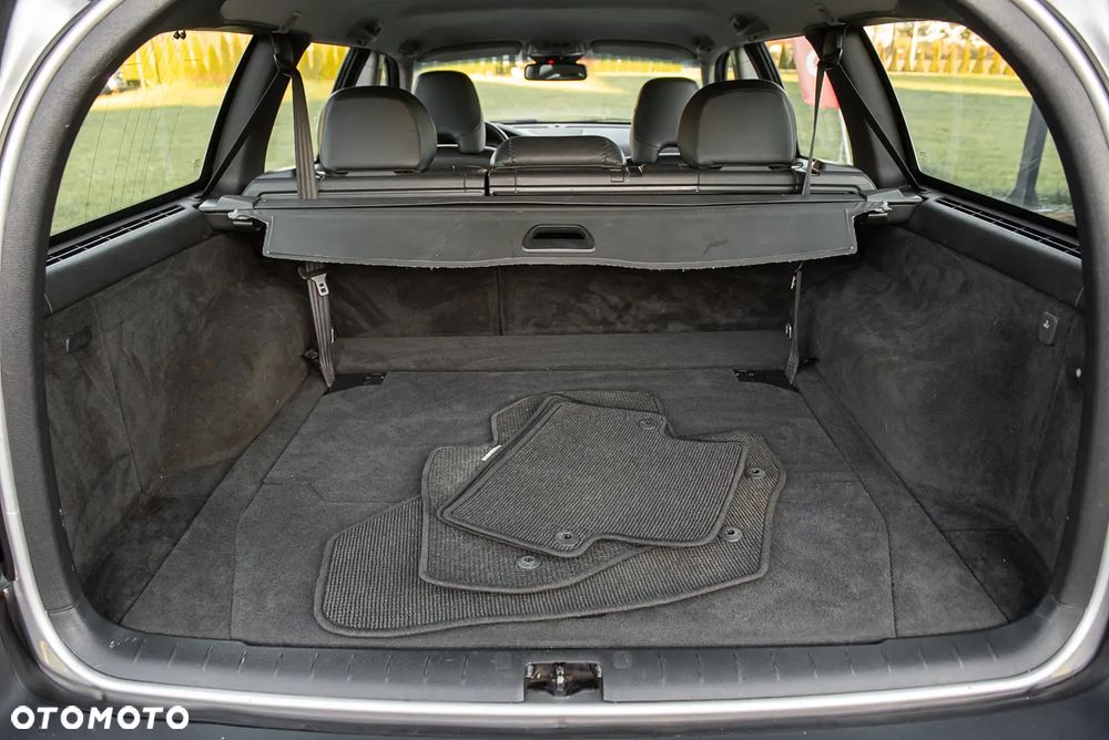 Volvo XC 70 AWD Premium - 27