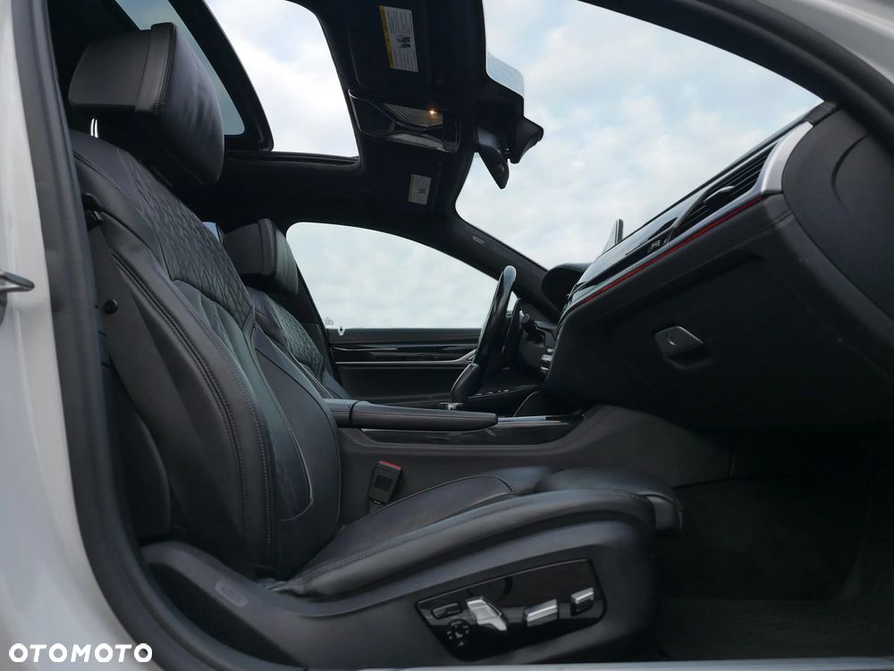 BMW Seria 7 750Li xDrive - 22